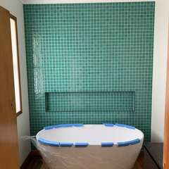 Teal mosaic bath wall