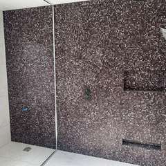 Speckled feature wall, two niches