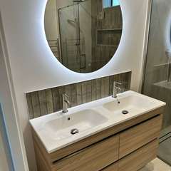 Double vanity, round LED mirror